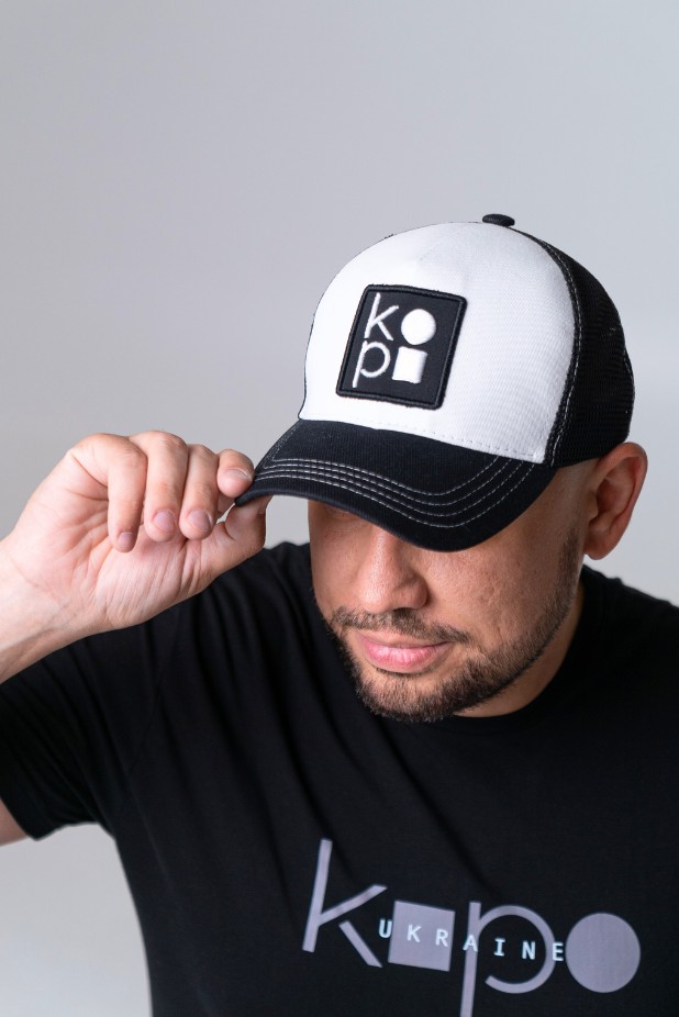 Kopo men's cap. Color: Black and white